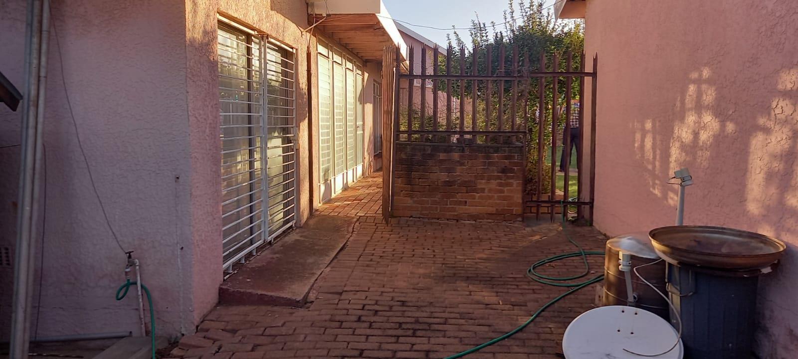 4 Bedroom Property for Sale in Ridgeway Gauteng