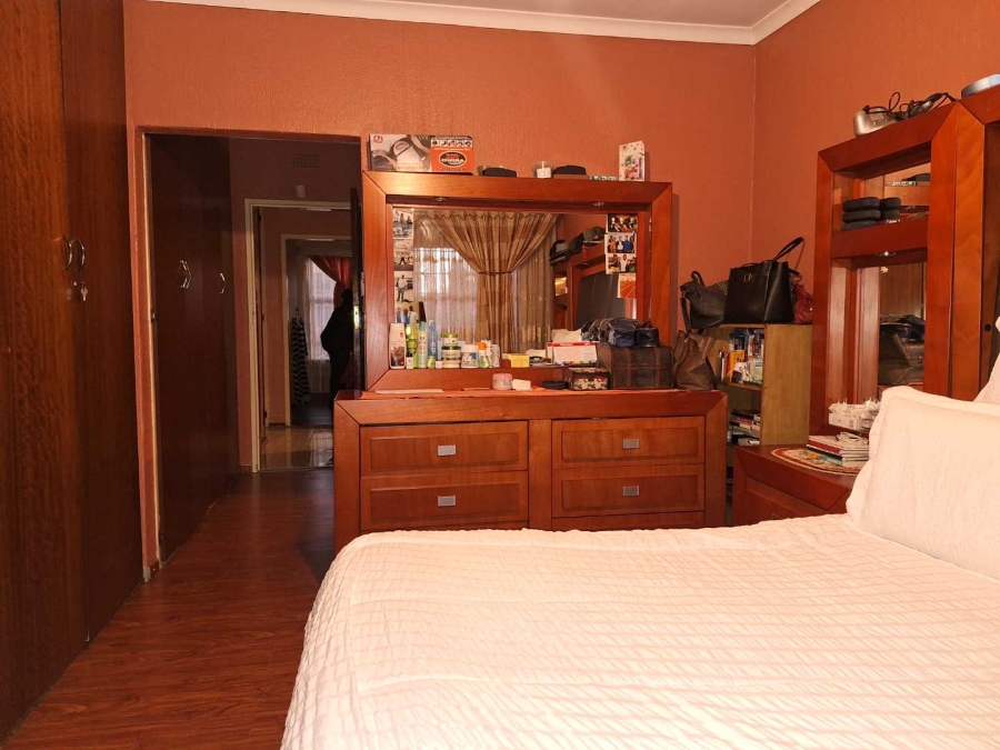 4 Bedroom Property for Sale in Crystal Park Gauteng