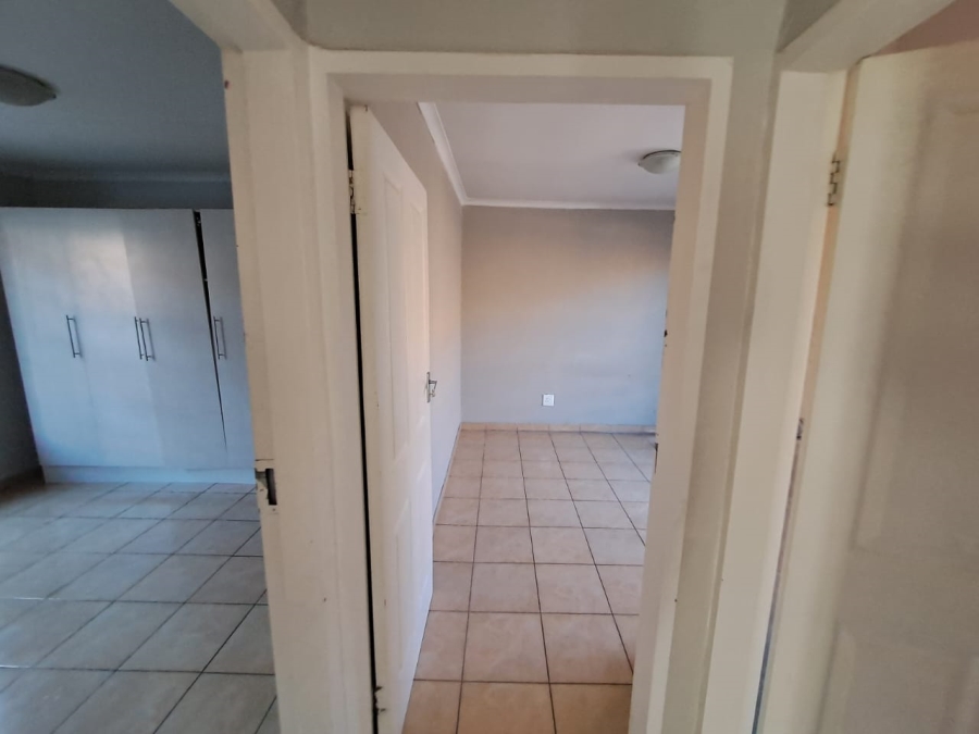 7 Bedroom Property for Sale in Olievenhoutbosch Gauteng