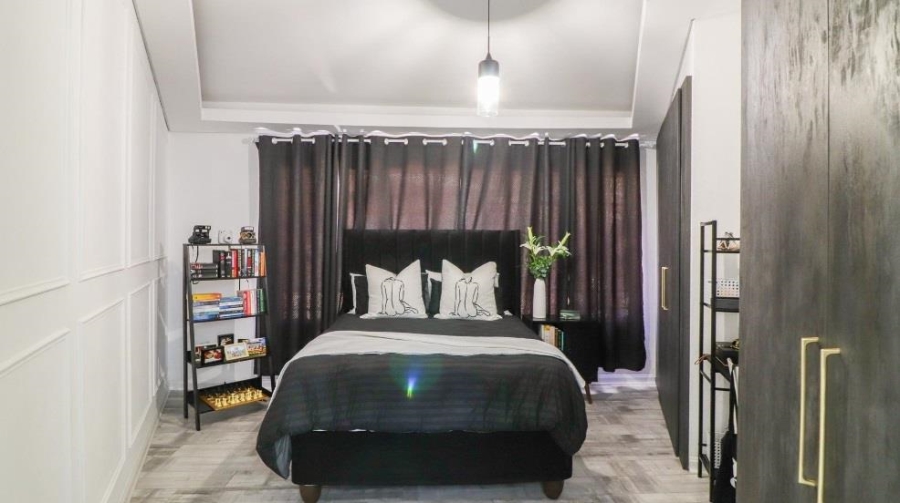 5 Bedroom Property for Sale in Roodekrans Gauteng