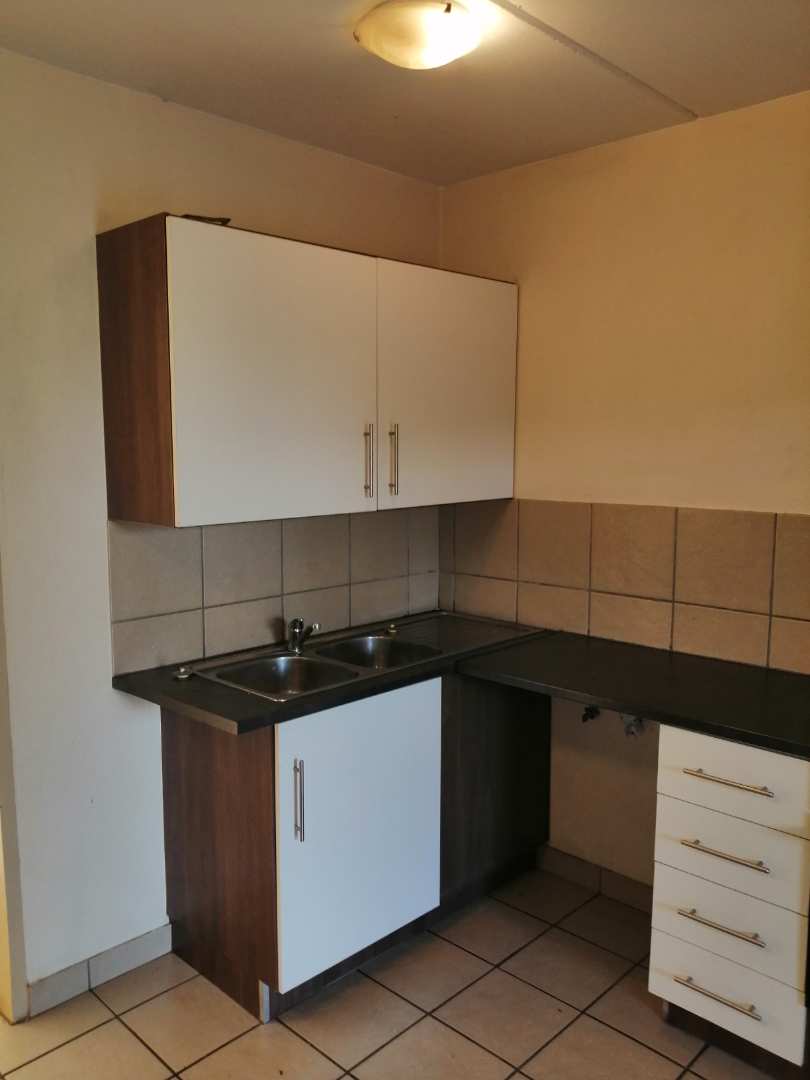 1 Bedroom Property for Sale in Die Hoewes Gauteng