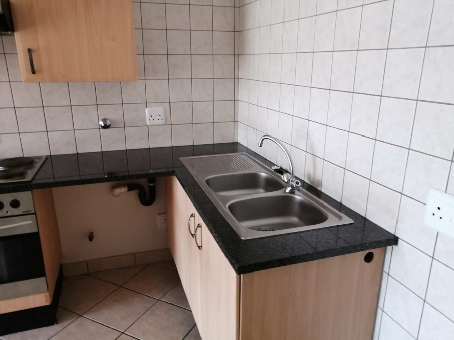1 Bedroom Property for Sale in Leeuwenhof Estate Gauteng