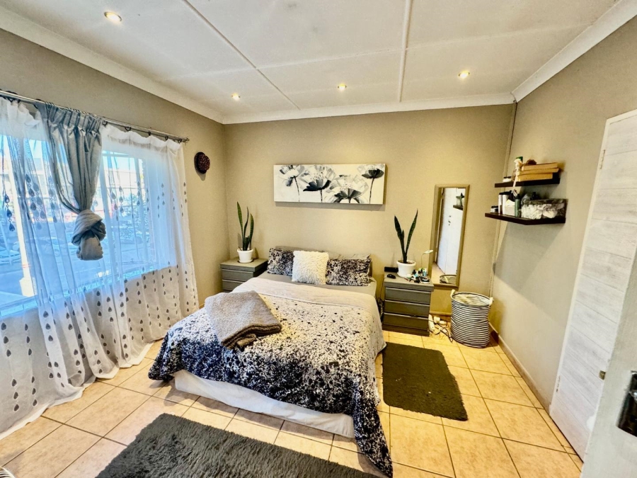 2 Bedroom Property for Sale in Farrarmere Gauteng