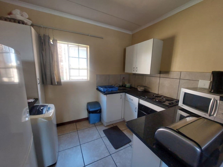 To Let 2 Bedroom Property for Rent in South Crest Gauteng