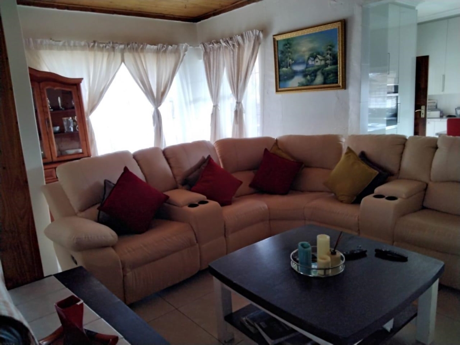 8 Bedroom Property for Sale in Geduld Gauteng