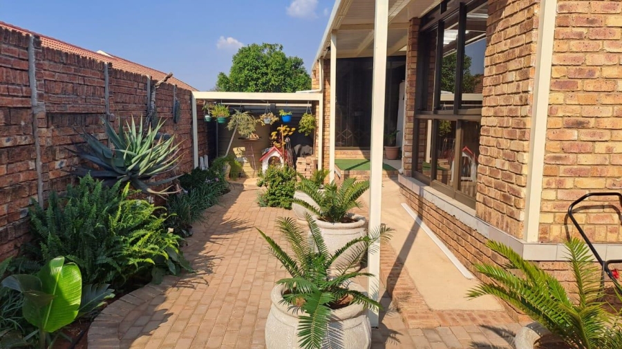 3 Bedroom Property for Sale in Florauna Ext 3 Gauteng