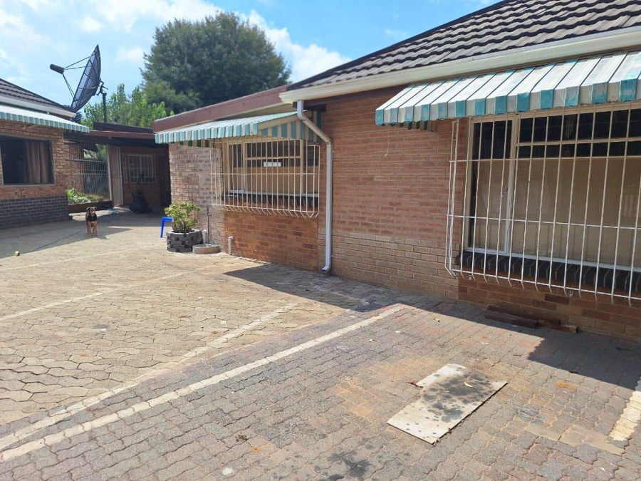 To Let 0 Bedroom Property for Rent in Discovery Gauteng