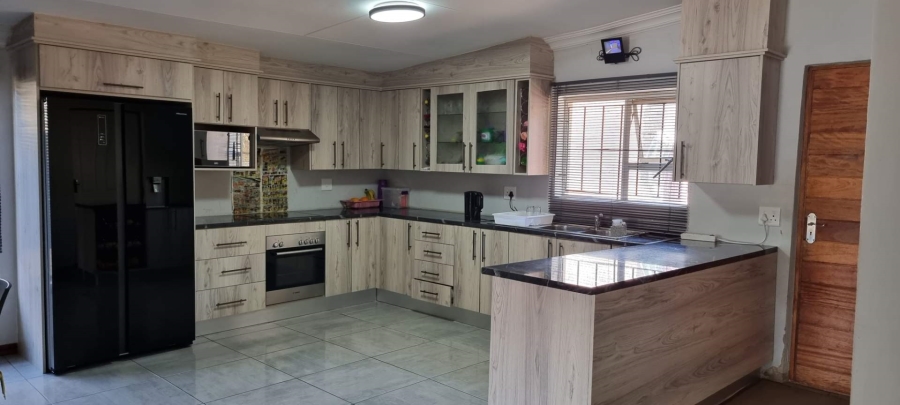 4 Bedroom Property for Sale in Bloubosrand Gauteng