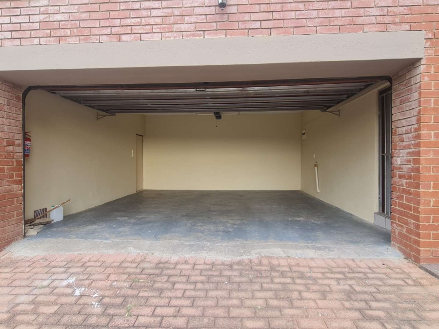 To Let 3 Bedroom Property for Rent in Roodekrans Gauteng