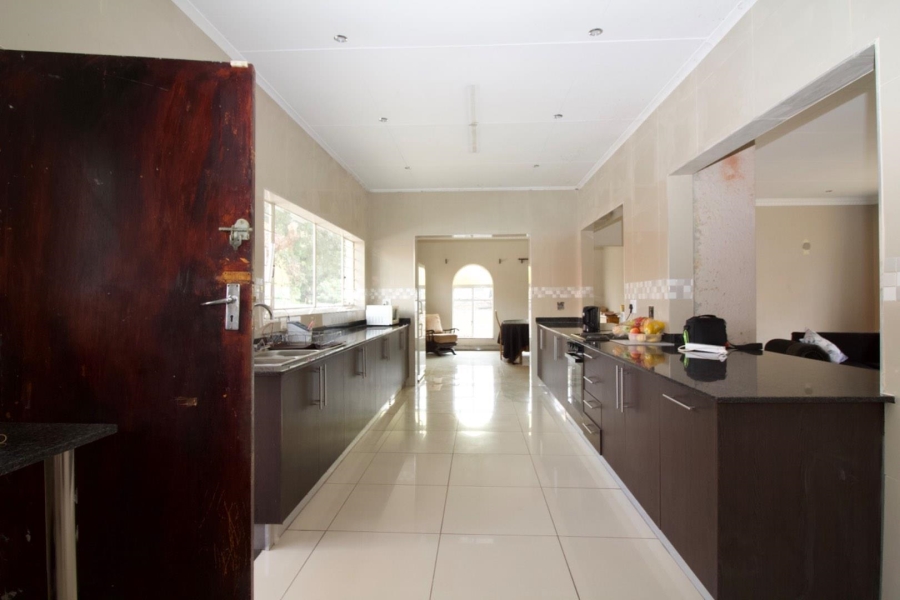 5 Bedroom Property for Sale in Constantia Kloof Gauteng