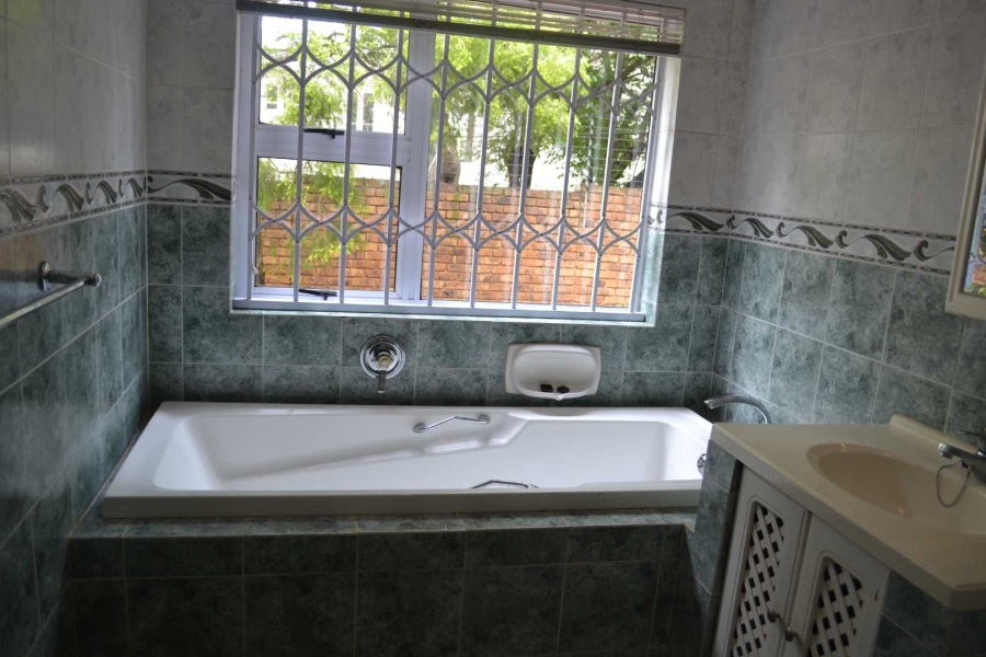 To Let 4 Bedroom Property for Rent in Waterkloof Ridge Gauteng