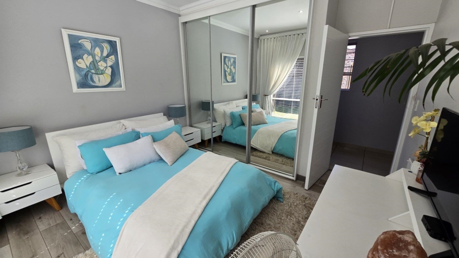 6 Bedroom Property for Sale in Brackenhurst Gauteng