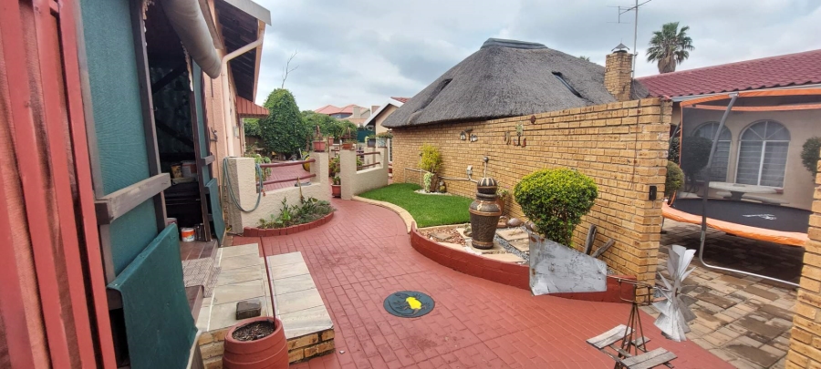 2 Bedroom Property for Sale in Verwoerdpark Gauteng