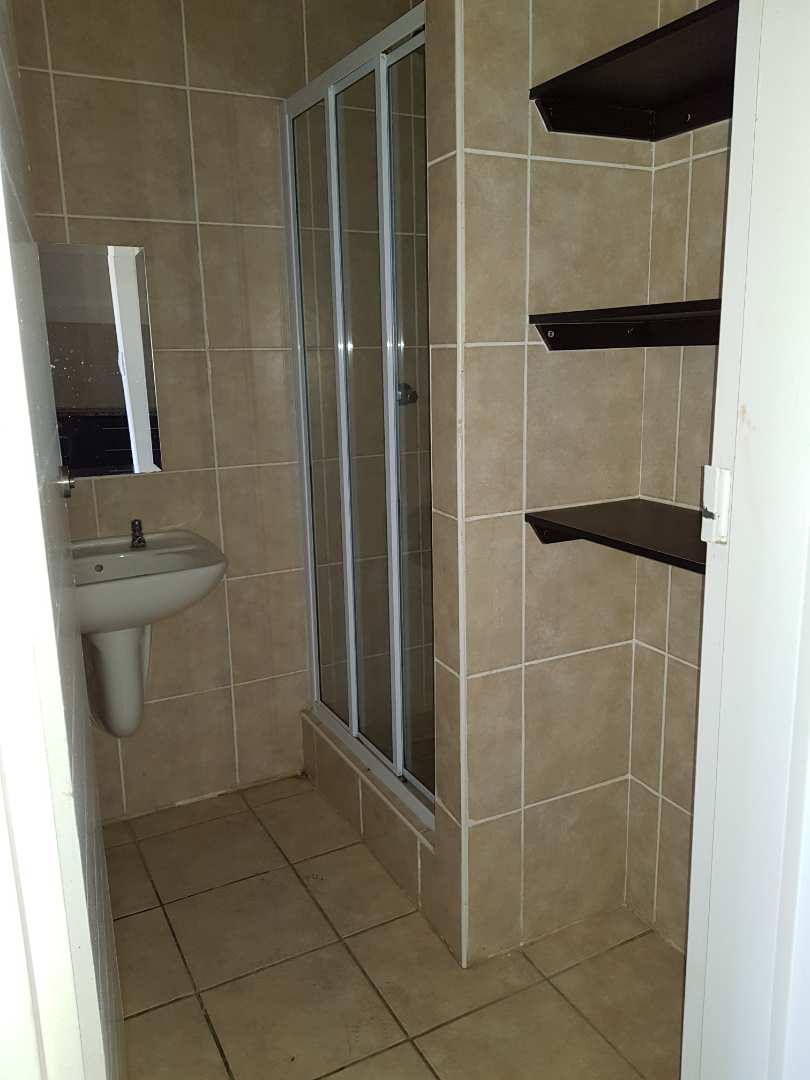 To Let 1 Bedroom Property for Rent in Ruimsig Gauteng