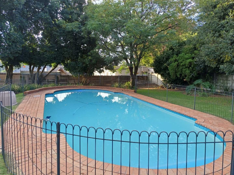To Let 3 Bedroom Property for Rent in Robindale Gauteng