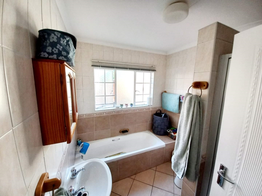 3 Bedroom Property for Sale in Eldoraigne Gauteng