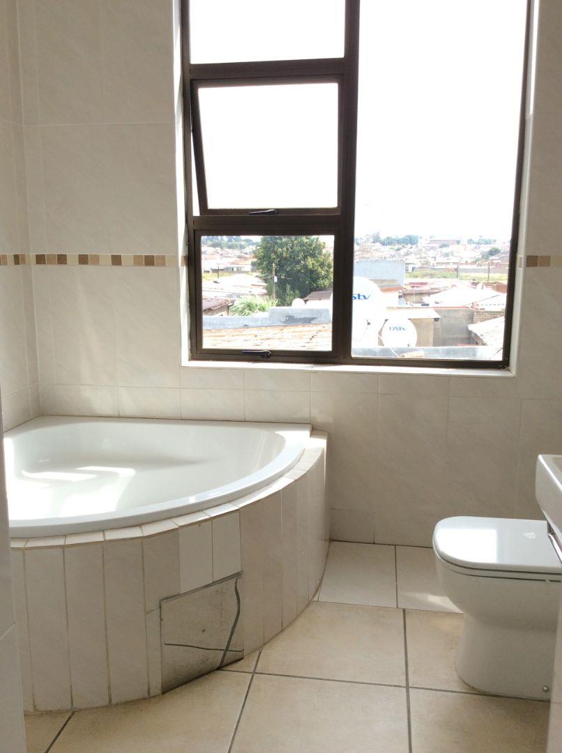 To Let 5 Bedroom Property for Rent in Tladi Gauteng