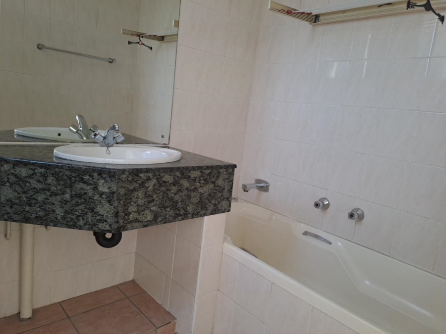 To Let 1 Bedroom Property for Rent in Illovo Gauteng