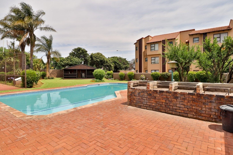 To Let 2 Bedroom Property for Rent in Lakefield Gauteng
