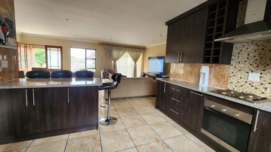 3 Bedroom Property for Sale in Thatchfield Hills Gauteng