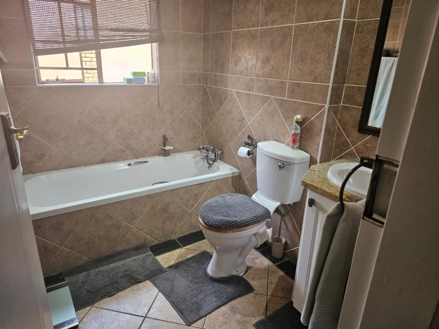 To Let 3 Bedroom Property for Rent in Mooikloof Gauteng