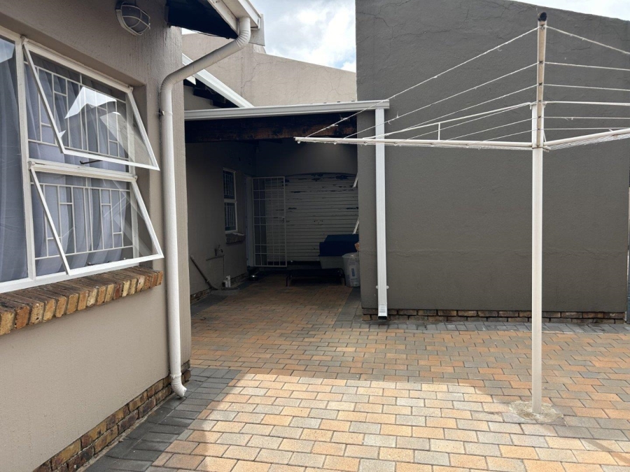 To Let 4 Bedroom Property for Rent in Sunward Park Gauteng