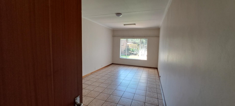 5 Bedroom Property for Sale in Doornpoort Gauteng