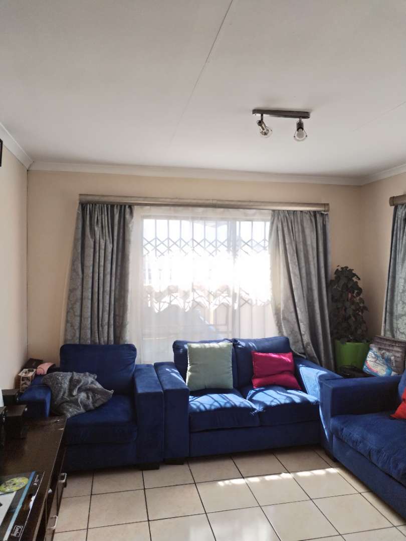 To Let 3 Bedroom Property for Rent in Blue Hills Gauteng