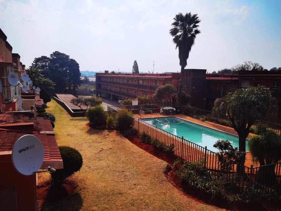 To Let 1 Bedroom Property for Rent in Horison View Gauteng