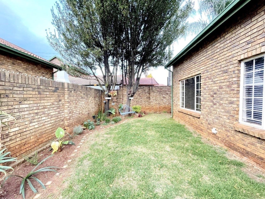 3 Bedroom Property for Sale in Eldoraigne Gauteng