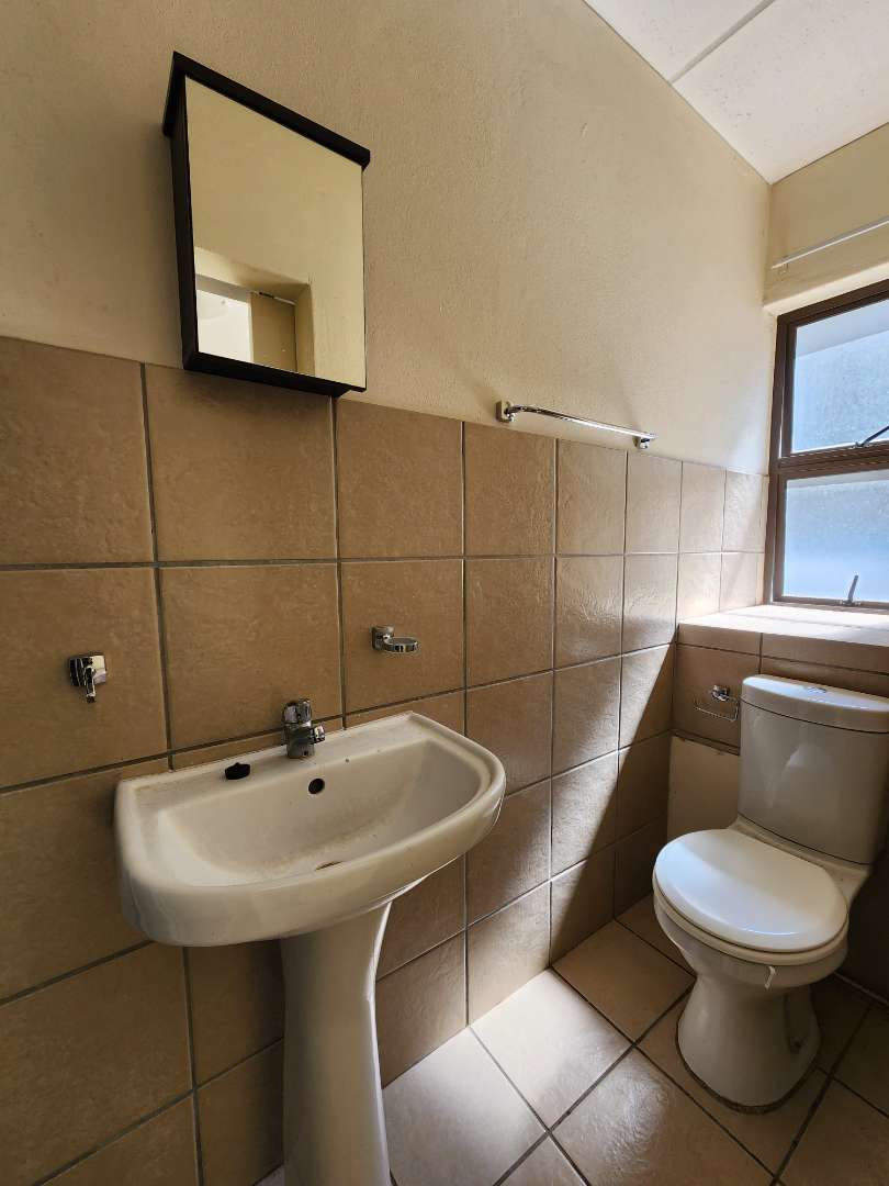 To Let 1 Bedroom Property for Rent in Die Hoewes Gauteng