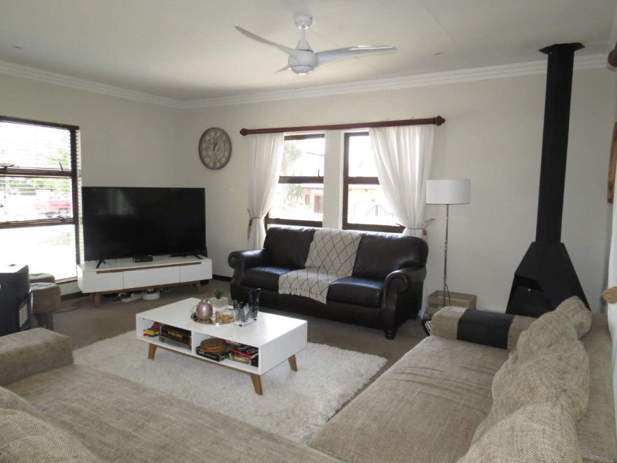 4 Bedroom Property for Sale in Greenstone Hill Gauteng
