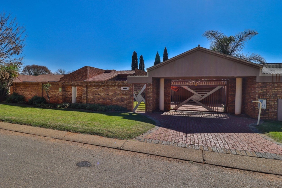 2 Bedroom Property for Sale in Bakerton Gauteng