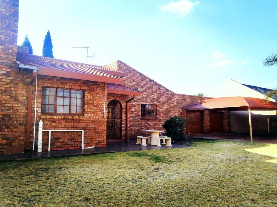 2 Bedroom Property for Sale in Bakerton Gauteng