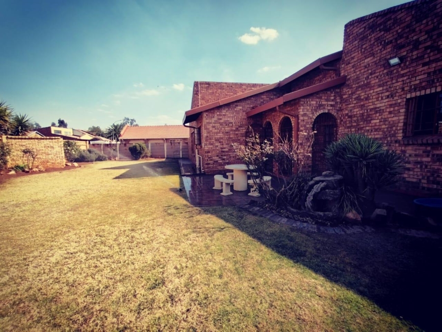 2 Bedroom Property for Sale in Bakerton Gauteng