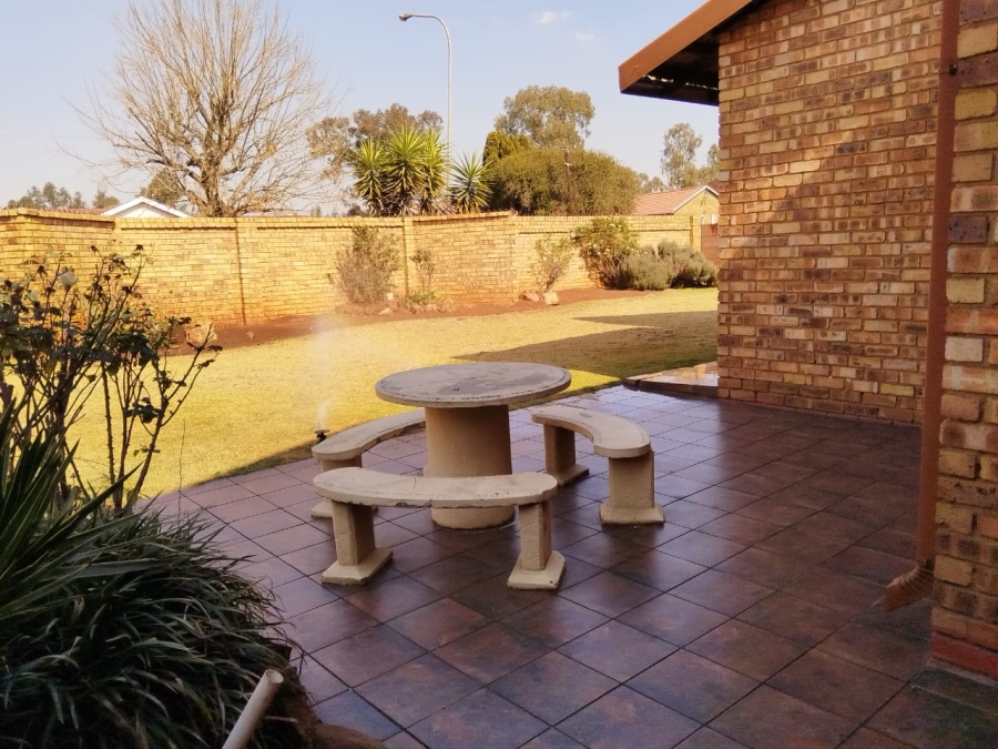 2 Bedroom Property for Sale in Bakerton Gauteng