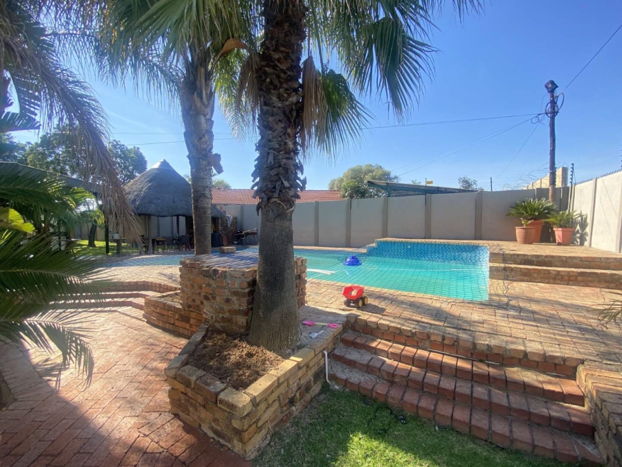 To Let 4 Bedroom Property for Rent in Garsfontein Gauteng