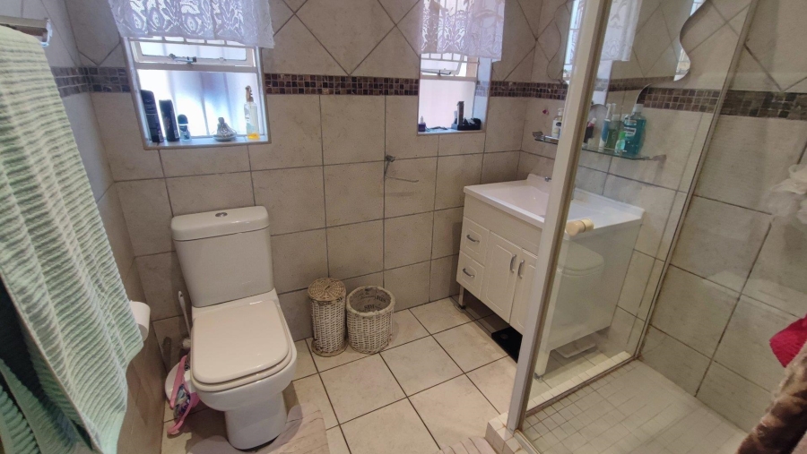 3 Bedroom Property for Sale in Brackendowns Gauteng