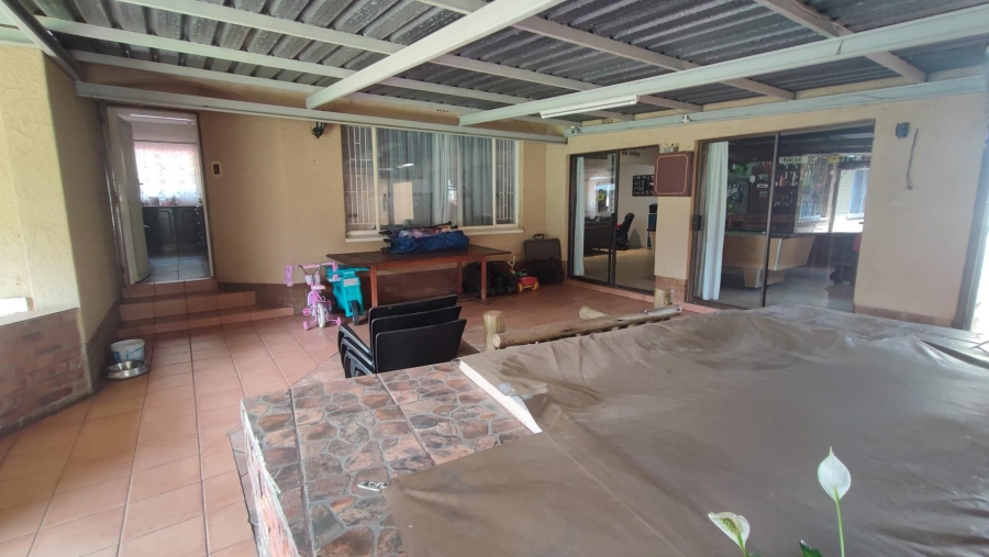 3 Bedroom Property for Sale in Brackendowns Gauteng