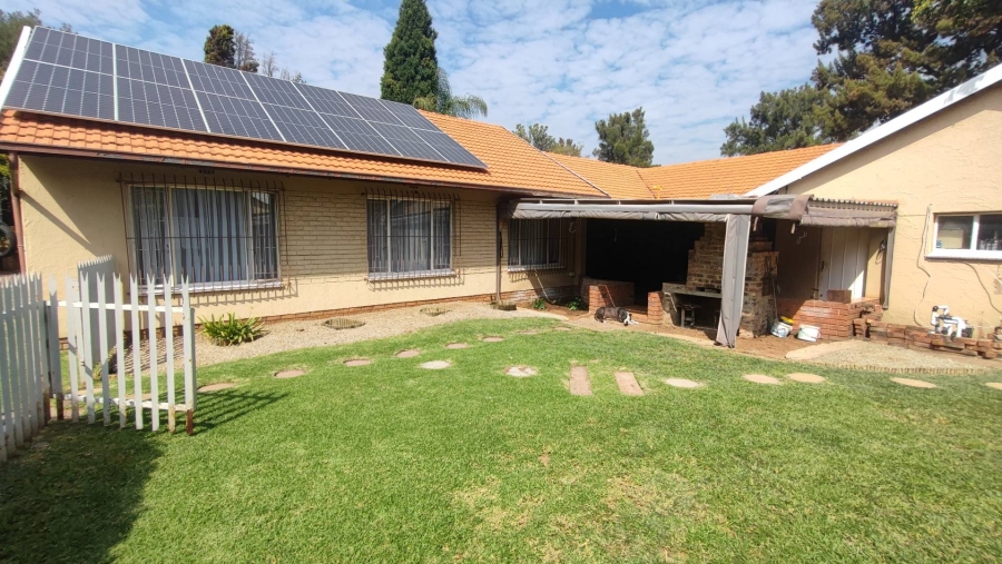 3 Bedroom Property for Sale in Brackendowns Gauteng