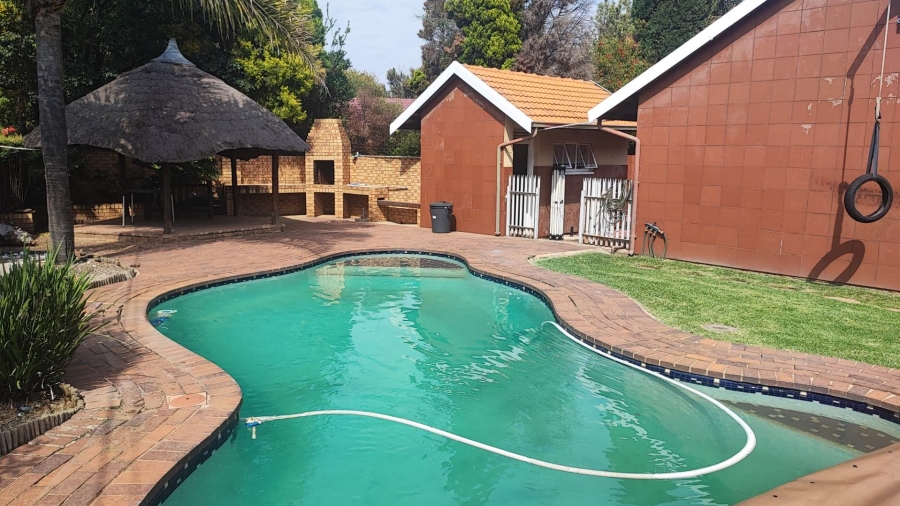 3 Bedroom Property for Sale in Brackendowns Gauteng