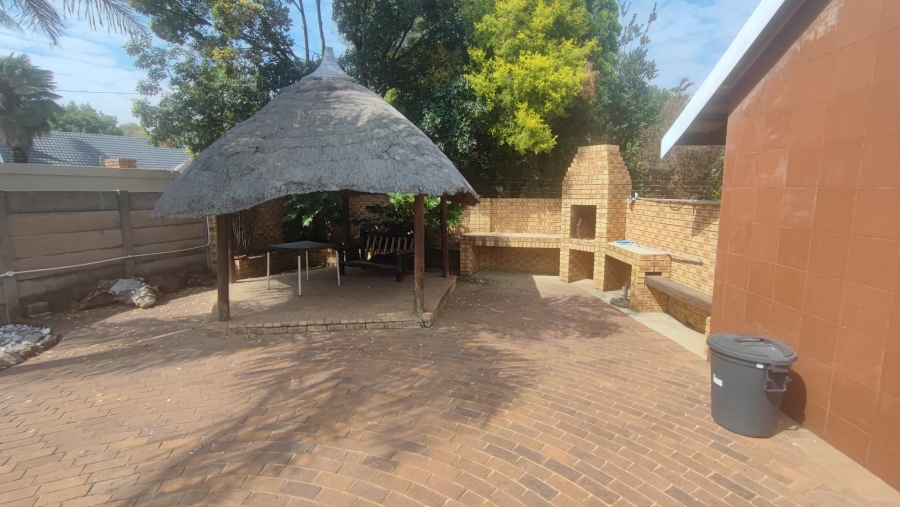 3 Bedroom Property for Sale in Brackendowns Gauteng