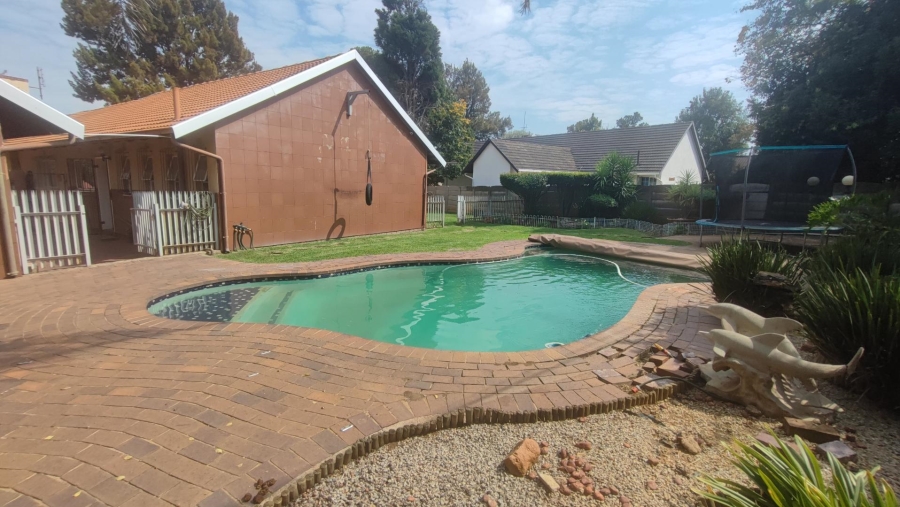 3 Bedroom Property for Sale in Brackendowns Gauteng