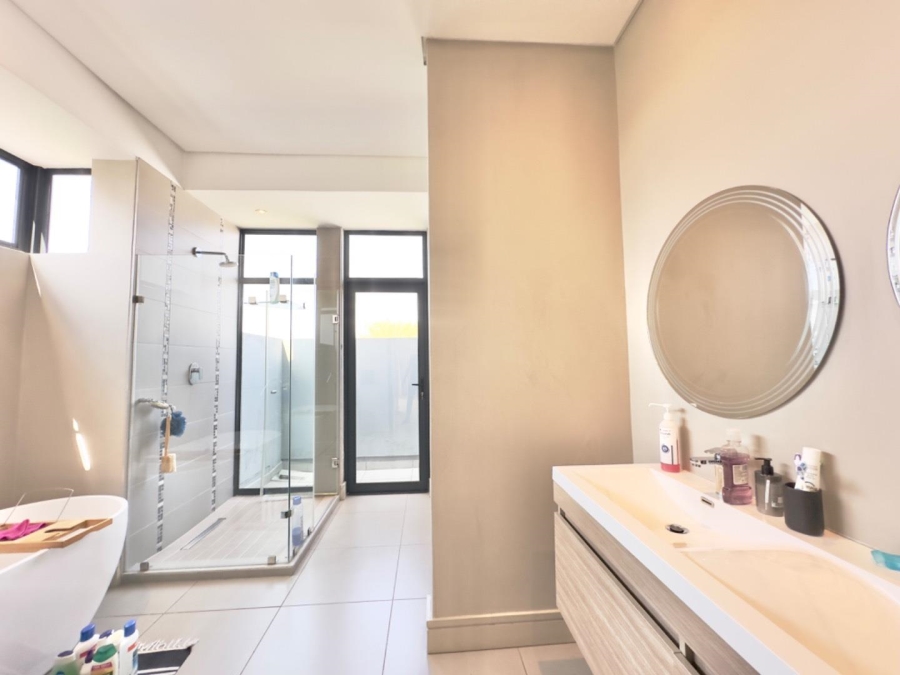To Let 5 Bedroom Property for Rent in Helderfontein Estate Gauteng