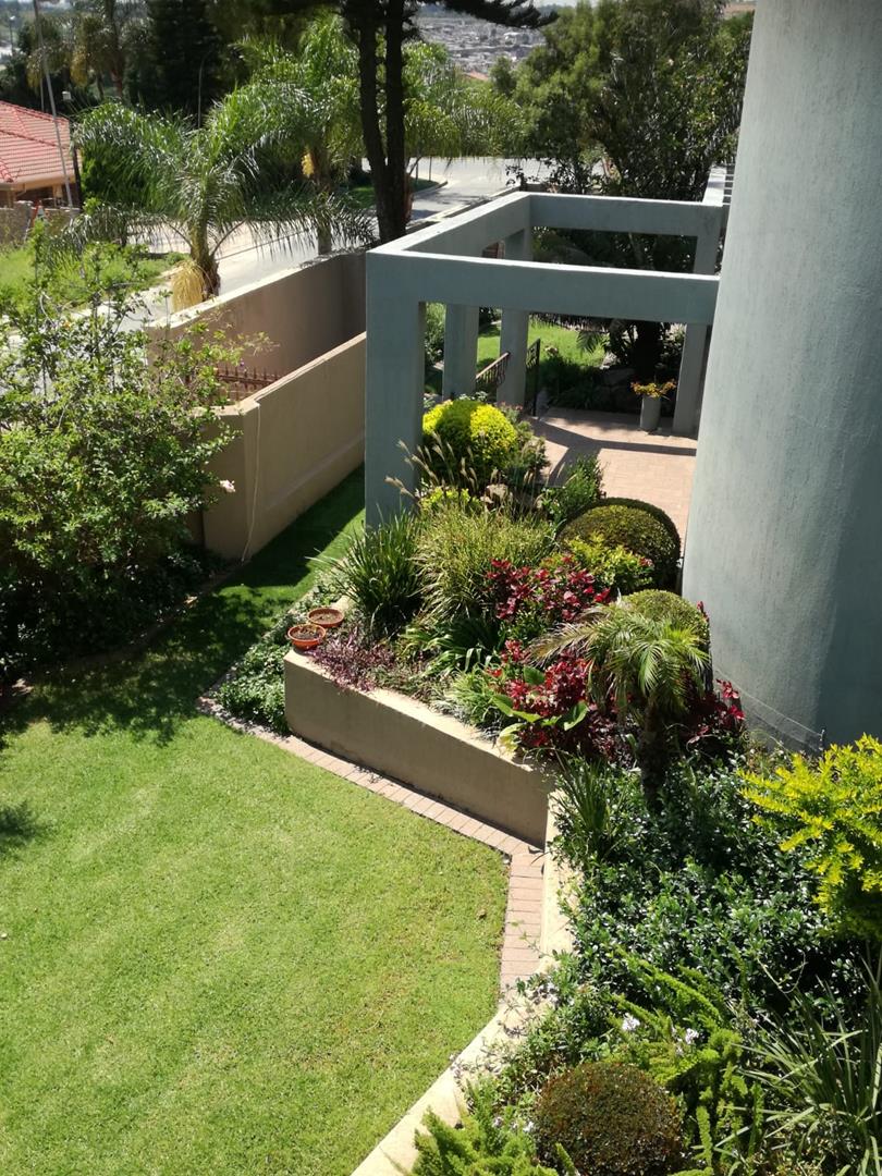 6 Bedroom Property for Sale in Marlboro Gauteng