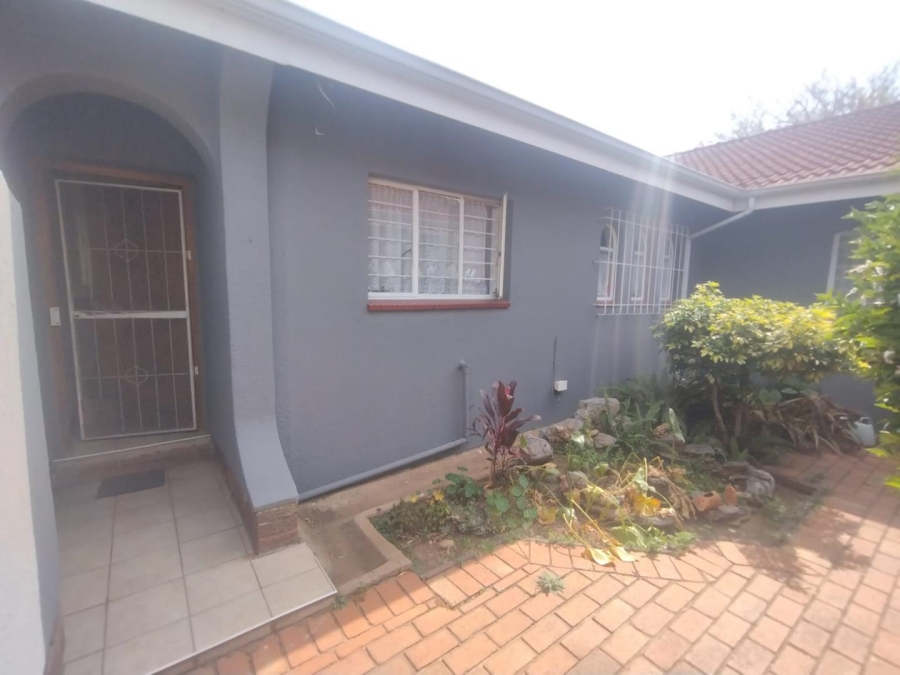 To Let 1 Bedroom Property for Rent in Brackenhurst Gauteng