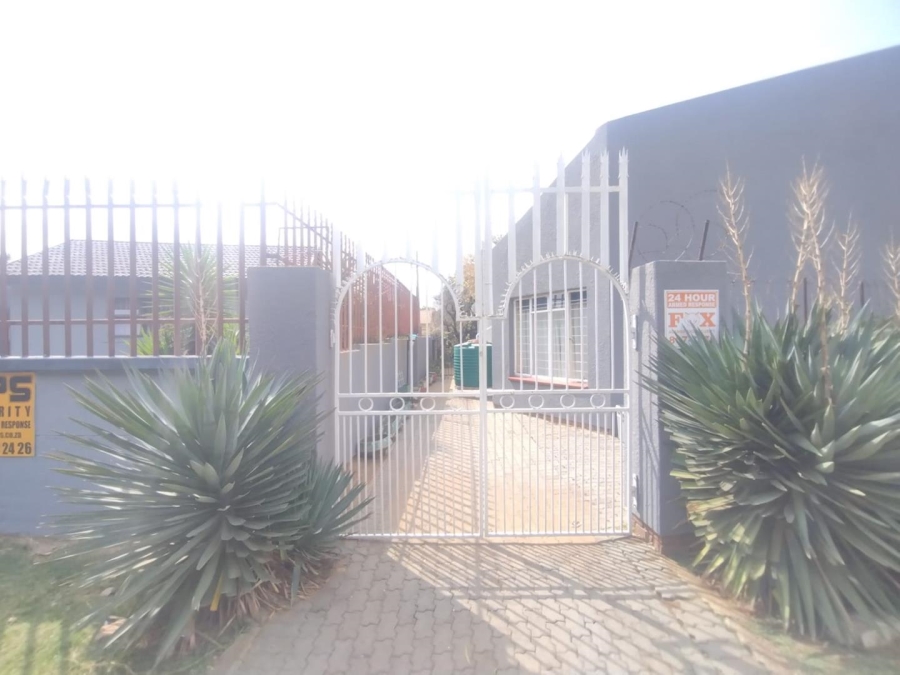 To Let 1 Bedroom Property for Rent in Brackenhurst Gauteng