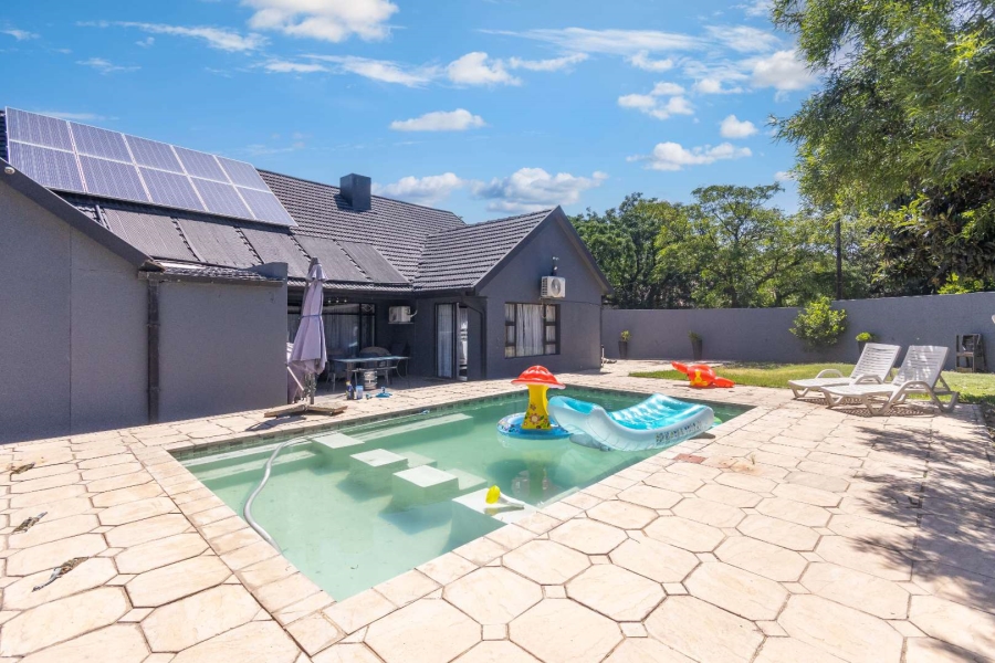 6 Bedroom Property for Sale in Parkdene Gauteng