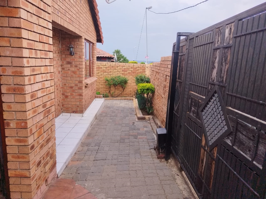 2 Bedroom Property for Sale in Klipfontein View Gauteng