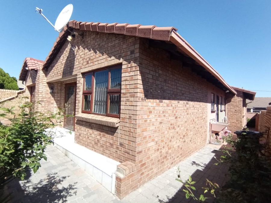 2 Bedroom Property for Sale in Klipfontein View Gauteng